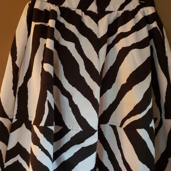 Skirt - Picture 2 of 2